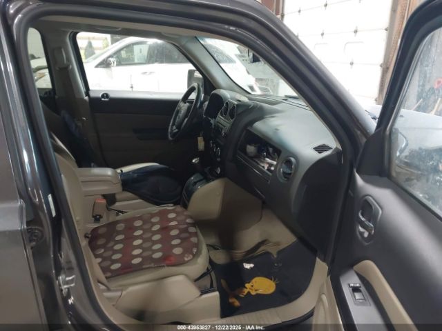 Jeep Patriot Latitude Image 6