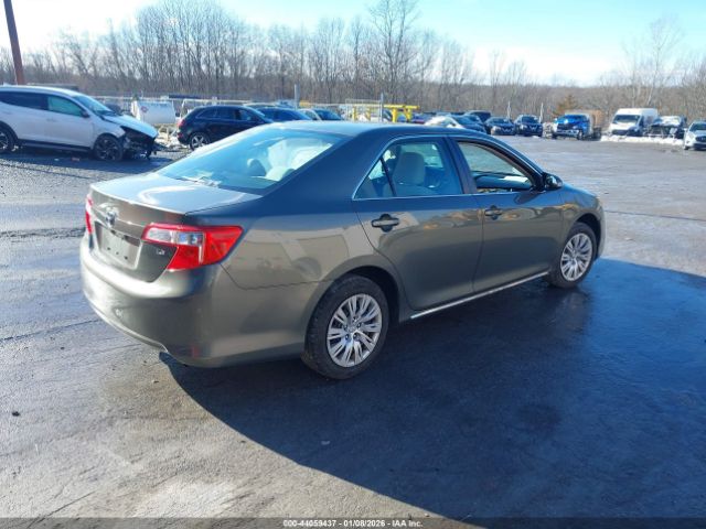 Toyota Camry Le Image 16