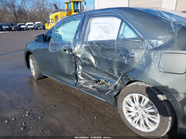 Toyota Camry Le Image 2