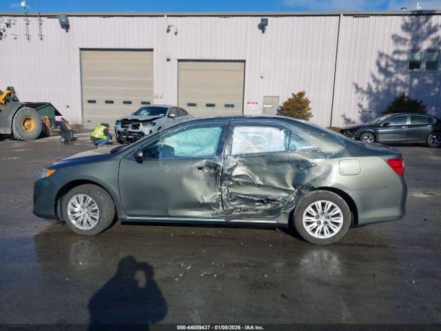 Toyota Camry Le Image 5