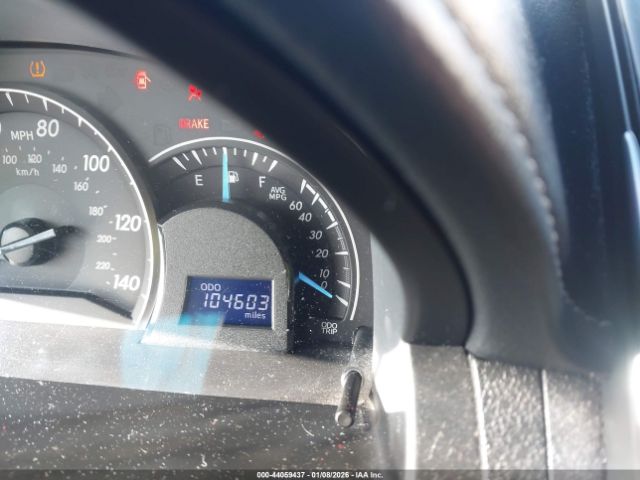 Toyota Camry Le Image 12