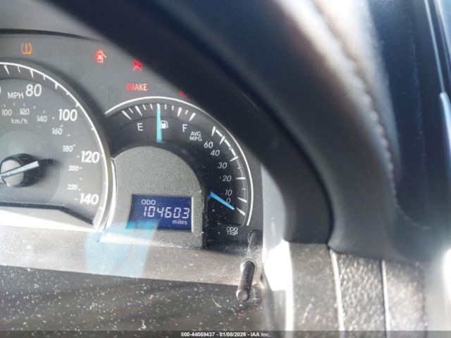 Toyota Camry Le Image 12