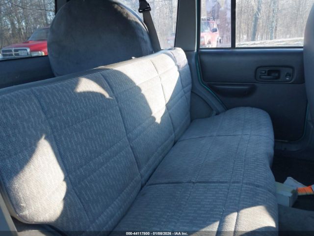 Jeep Cherokee Sport Image 9