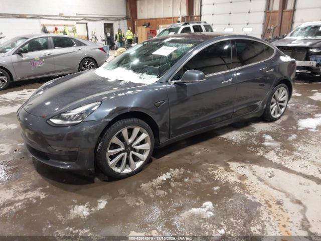 Tesla Model 3 Image 12