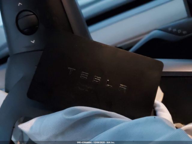 Tesla Model 3 Image 9