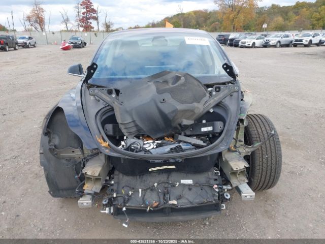 Tesla Model 3 Image 9