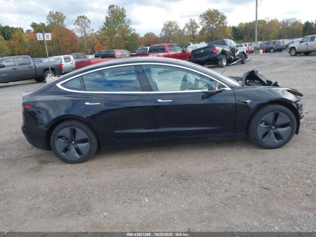 Tesla Model 3 Image 7