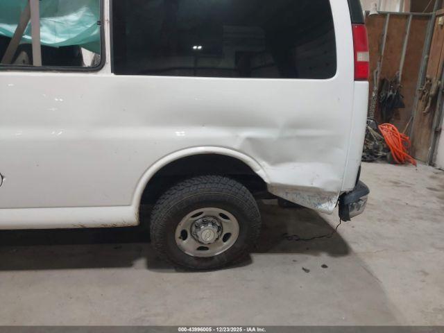 Chevrolet Express Lt Image 7