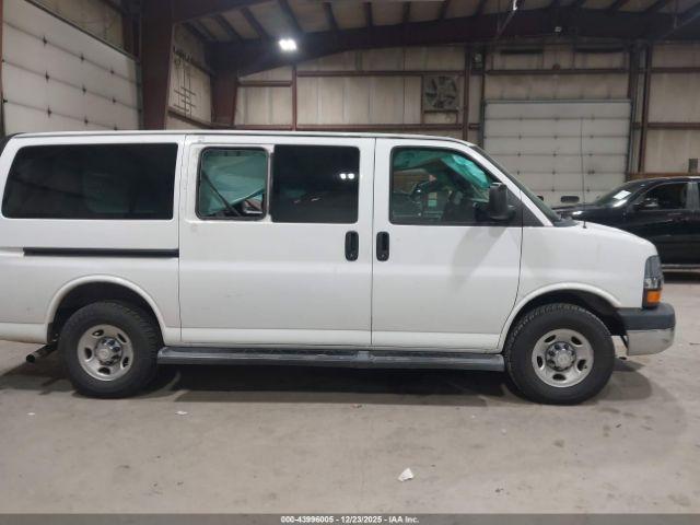 Chevrolet Express Lt Image 13
