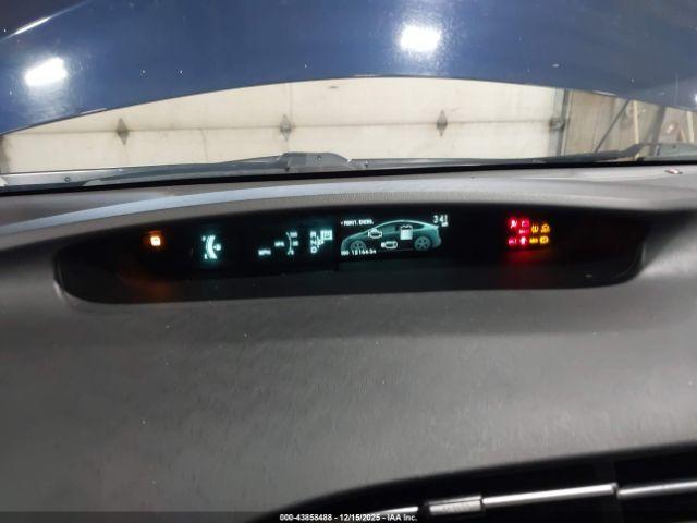 Toyota Prius Five Image 3