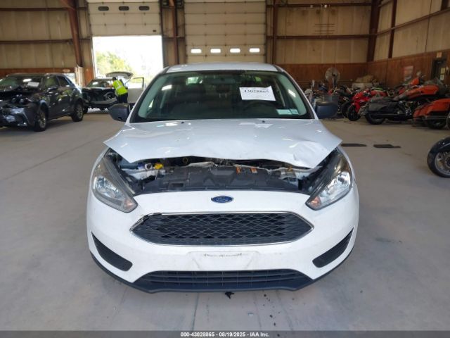 Ford Focus S Image 11
