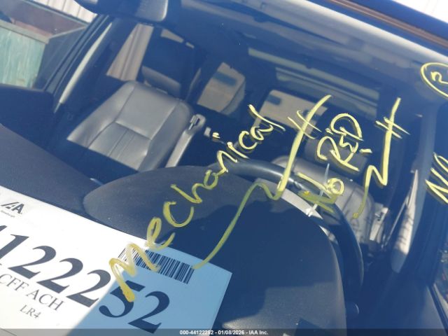 Land Rover LR4 Image 5