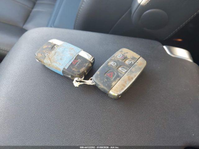 Land Rover LR4 Image 16