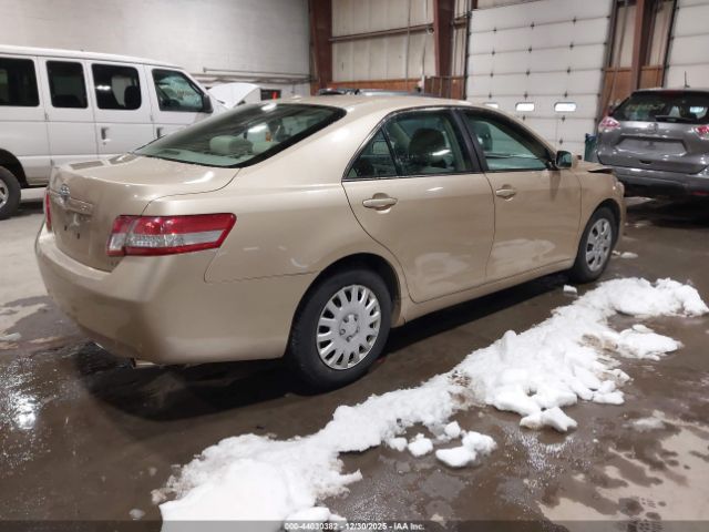 Toyota Camry Le Image 2