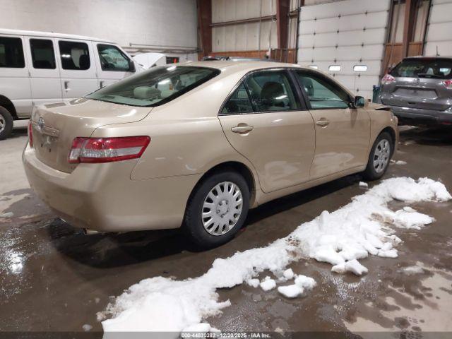 Toyota Camry Le Image 2