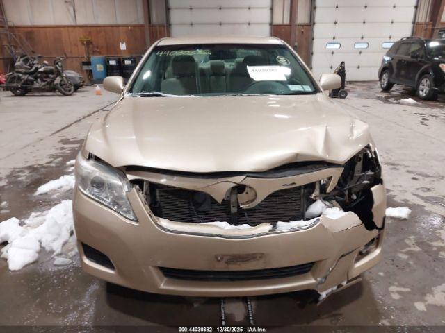 Toyota Camry Le Image 3