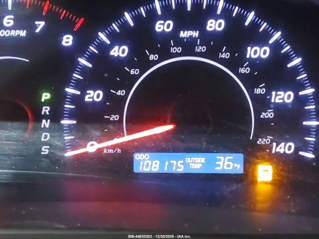 Toyota Camry Le Image 11