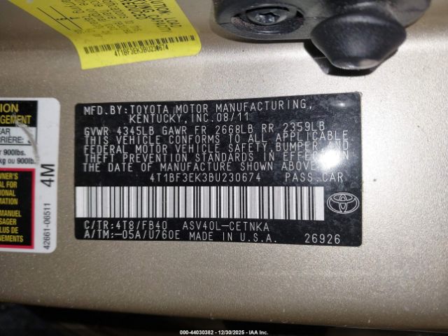 Toyota Camry Le Image 6