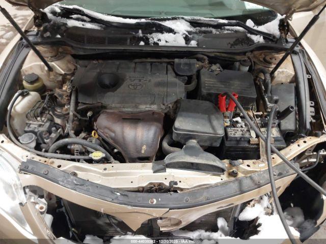 Toyota Camry Le Image 9