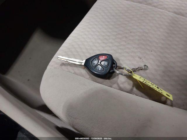 Toyota Camry Le Image 12