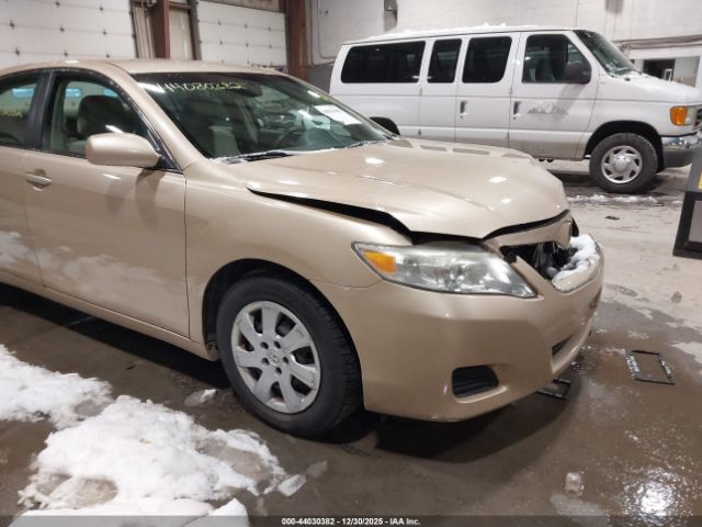 Toyota Camry Le Image 5