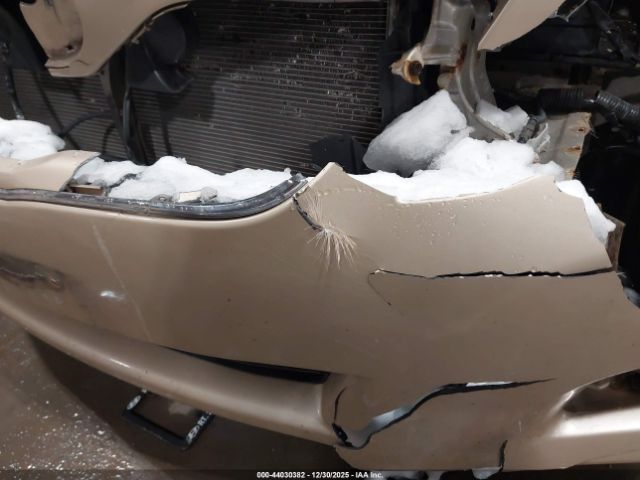 Toyota Camry Le Image 15