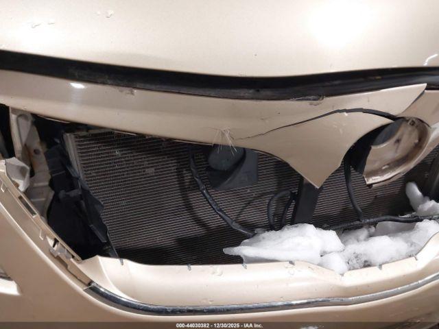 Toyota Camry Le Image 14