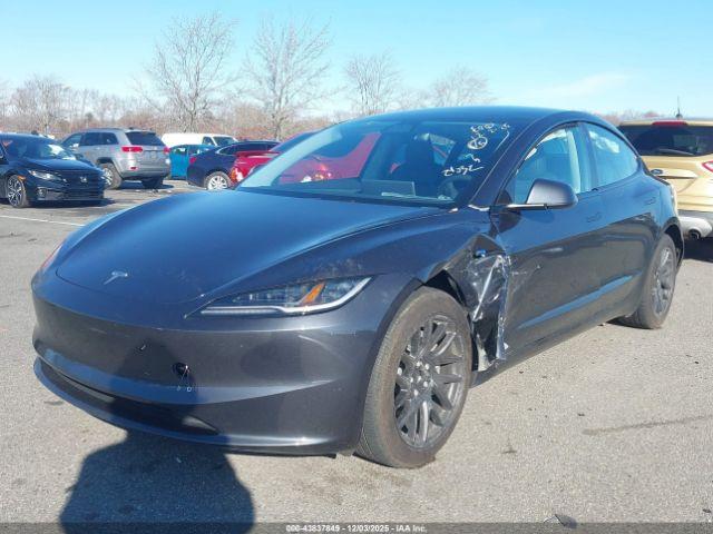 Tesla Model 3 Long Range All-wheel Drive Image 4