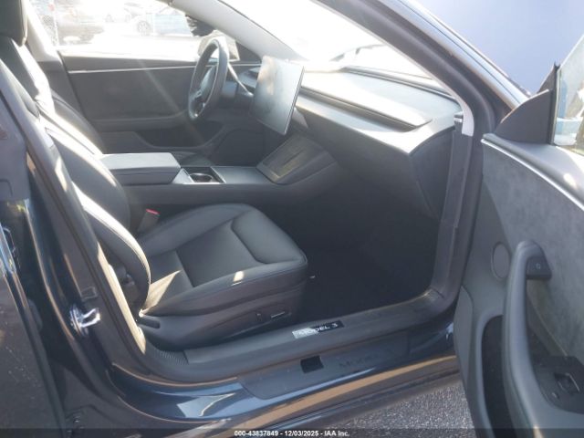 Tesla Model 3 Long Range All-wheel Drive Image 7