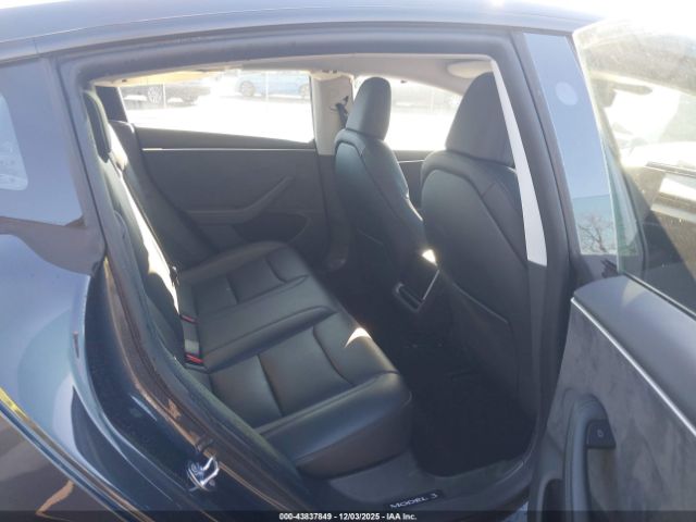 Tesla Model 3 Long Range All-wheel Drive Image 16