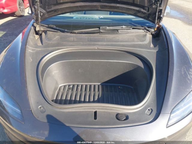 Tesla Model 3 Long Range All-wheel Drive Image 8