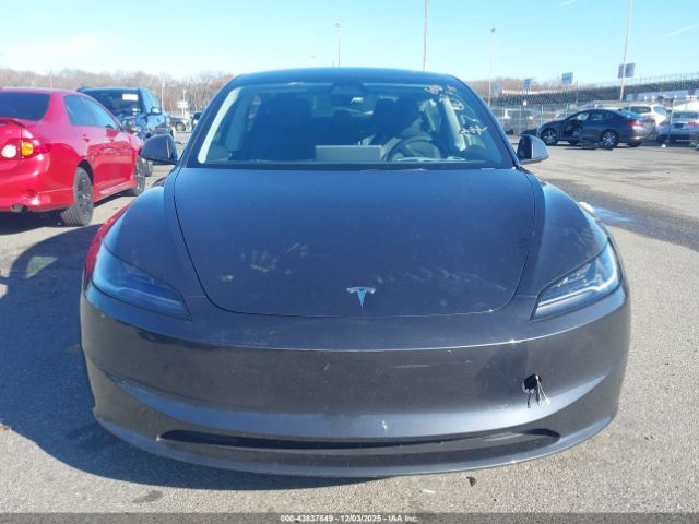 Tesla Model 3 Long Range All-wheel Drive Image 10