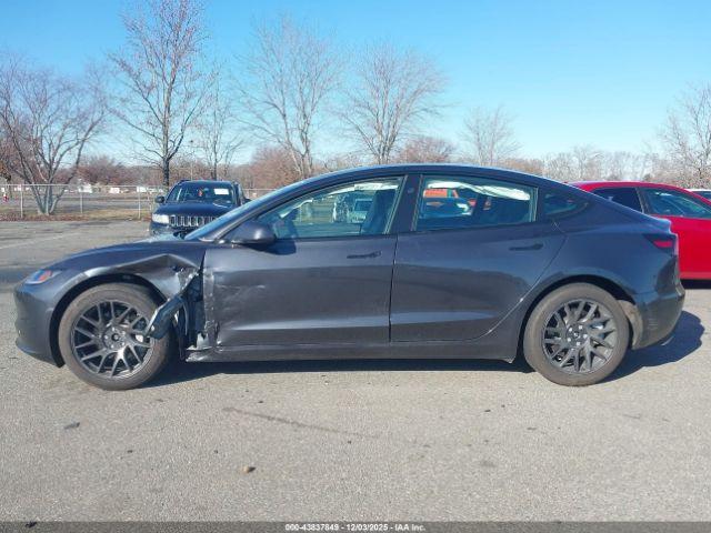 Tesla Model 3 Long Range All-wheel Drive Image 3